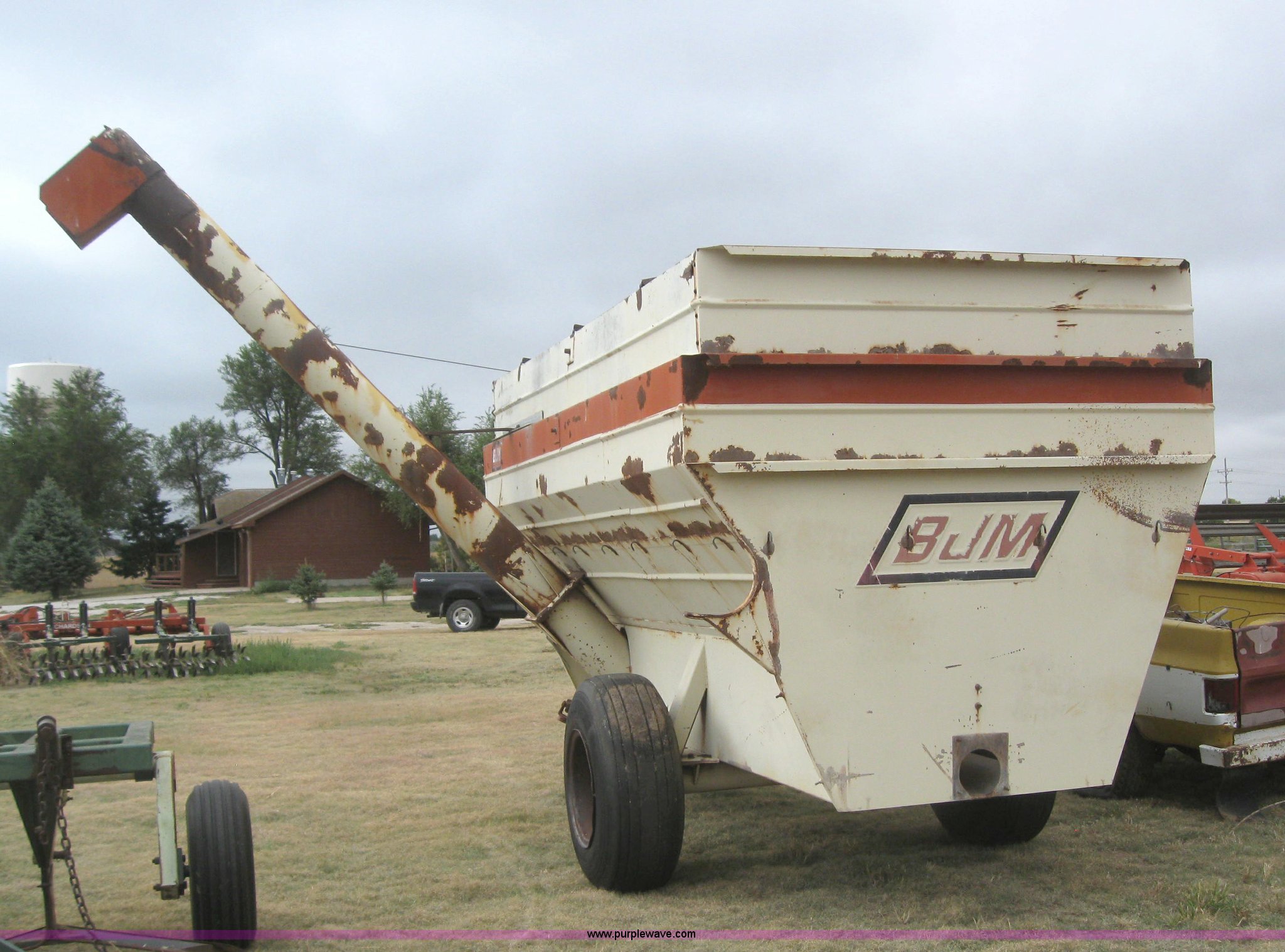 BJM grain cart in Dodge City, KS Item 2967 sold Purple Wave