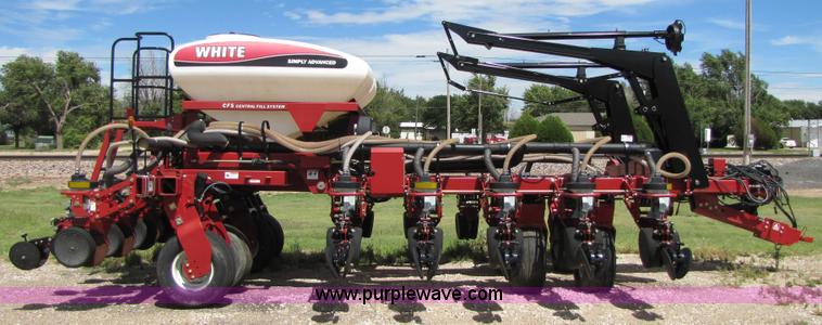 image for item 3138 White 8500 16R30 planter