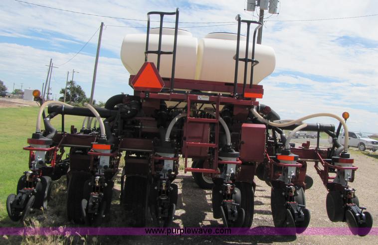 image for item 3138 White 8500 16R30 planter