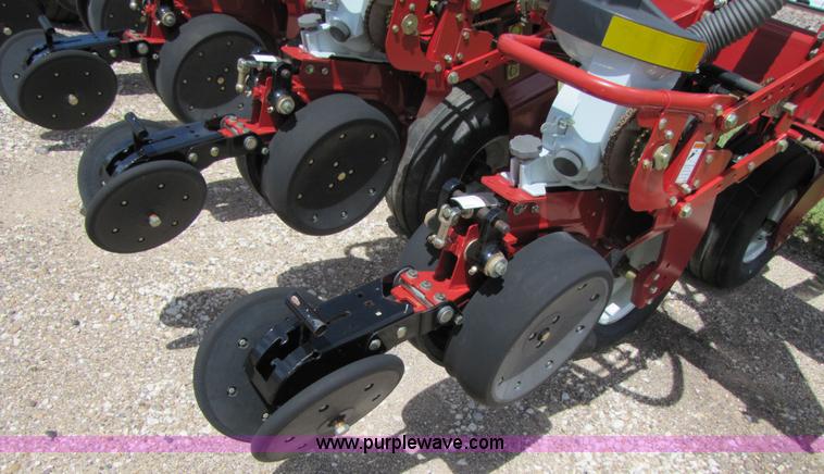 image for item 3138 White 8500 16R30 planter