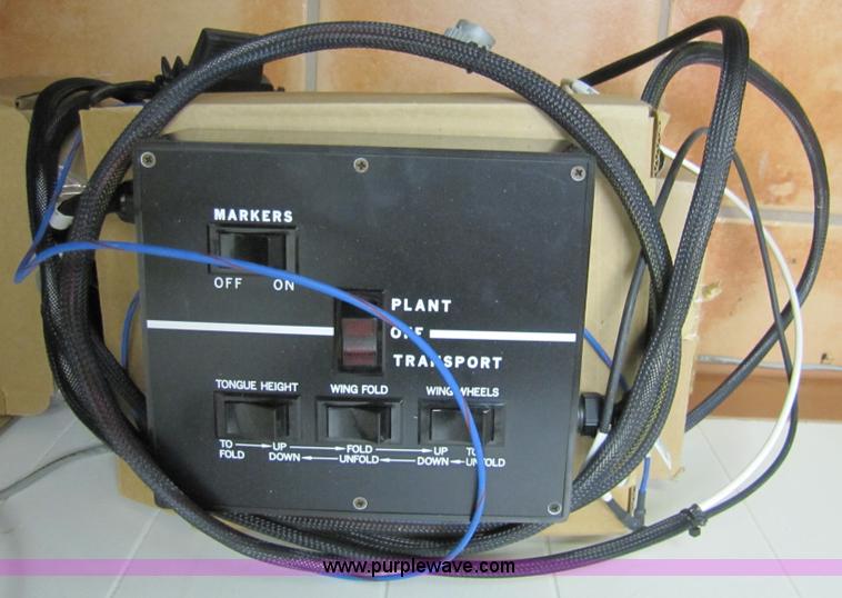 image for item 3138 White 8500 16R30 planter