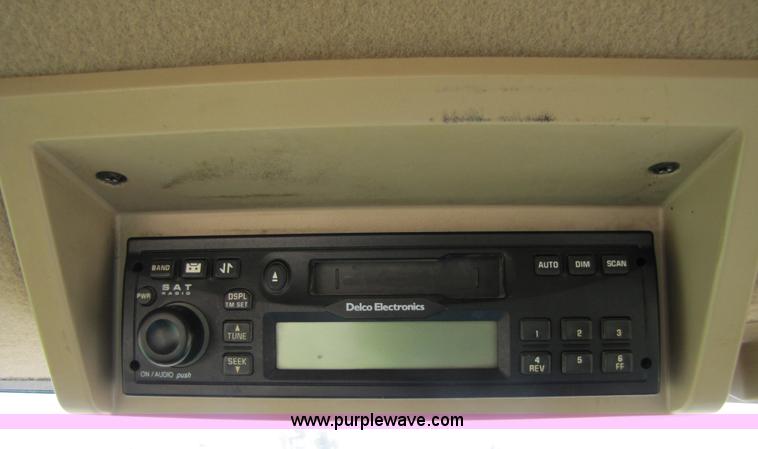 image for item 3139 2002 John Deere 9320T tractor