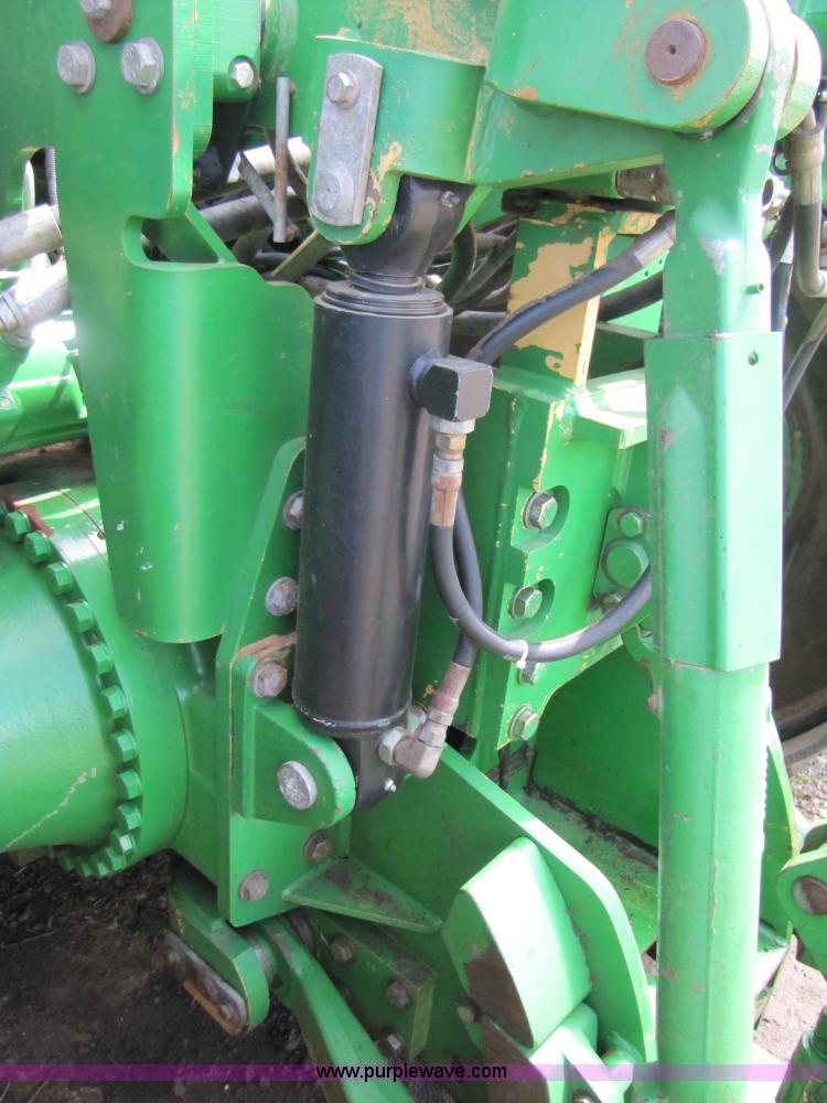 image for item 3139 2002 John Deere 9320T tractor