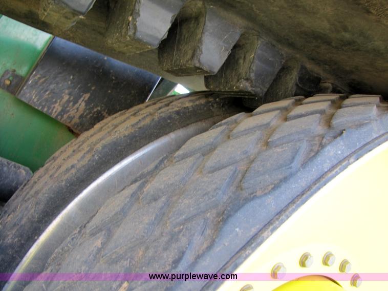 image for item 3139 2002 John Deere 9320T tractor