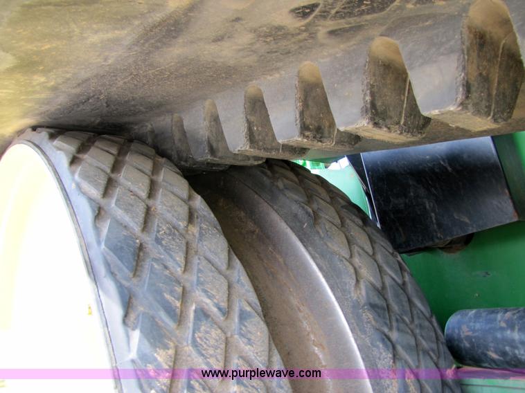 image for item 3139 2002 John Deere 9320T tractor