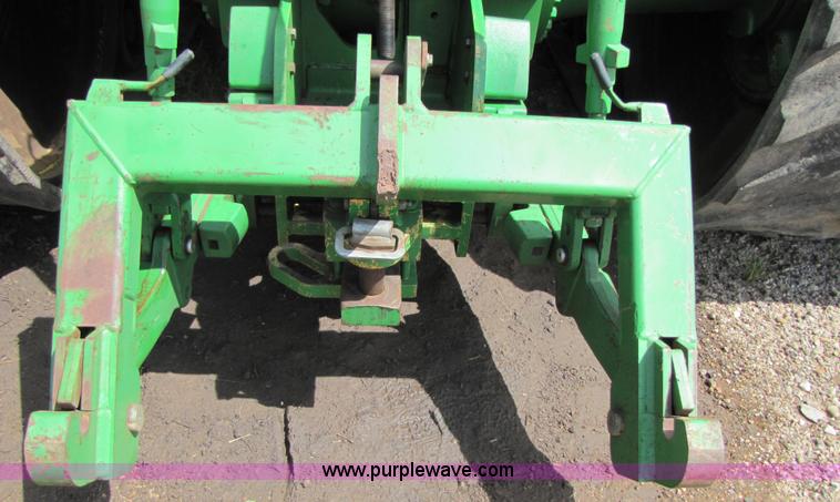 image for item 3139 2002 John Deere 9320T tractor