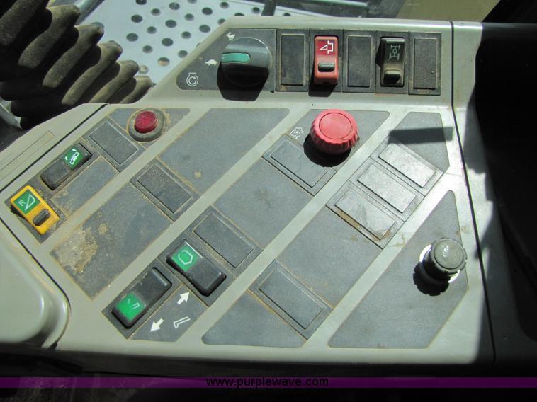 image for item 3140 1999 Caterpillar Lexion 480 RWA combine