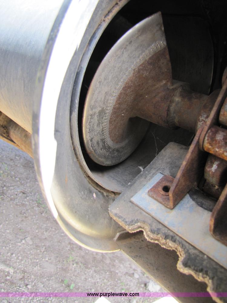 image for item 3140 1999 Caterpillar Lexion 480 RWA combine