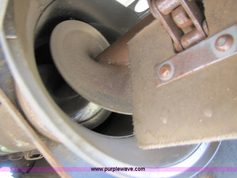 image for item 3140 1999 Caterpillar Lexion 480 RWA combine