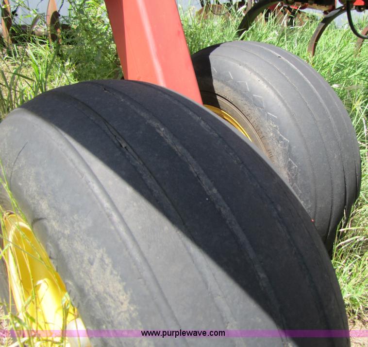 image for item 3146 1999 Sunflower 4510-11 14' disc chisel