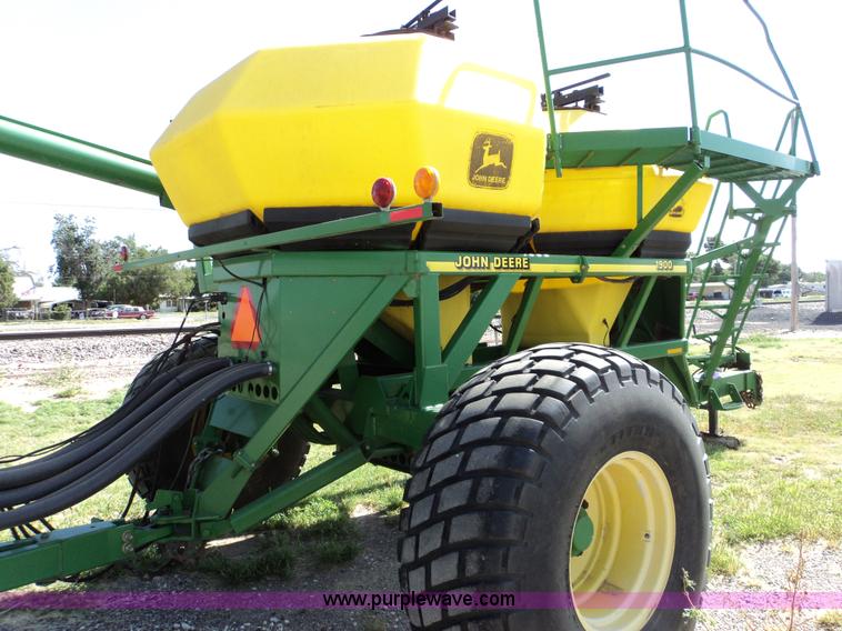 image for item 3467 John Deere 1850 air seeder with John Deere 1900 air cart