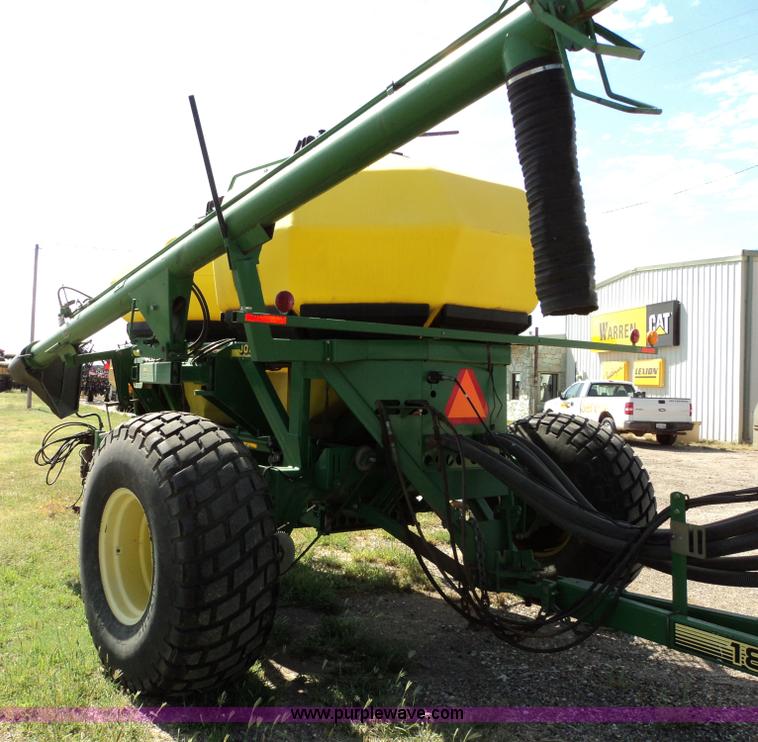 image for item 3467 John Deere 1850 air seeder with John Deere 1900 air cart