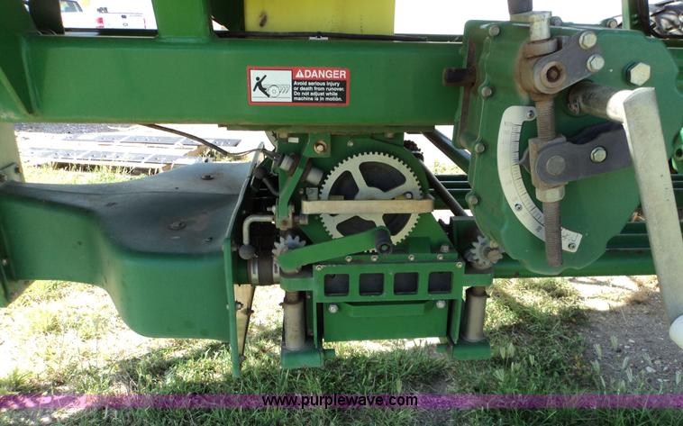 image for item 3467 John Deere 1850 air seeder with John Deere 1900 air cart