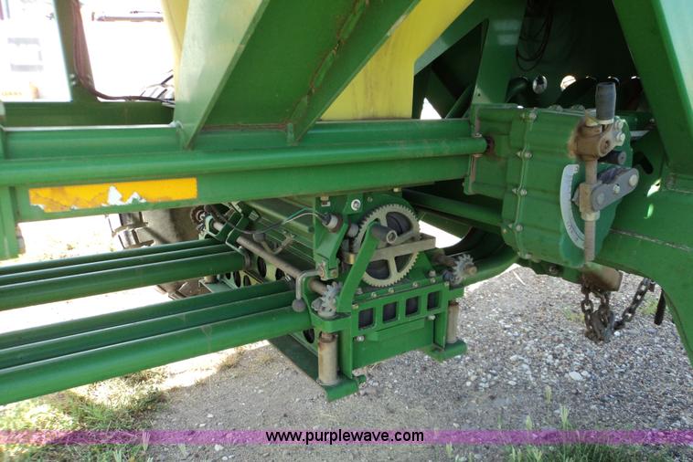 image for item 3467 John Deere 1850 air seeder with John Deere 1900 air cart