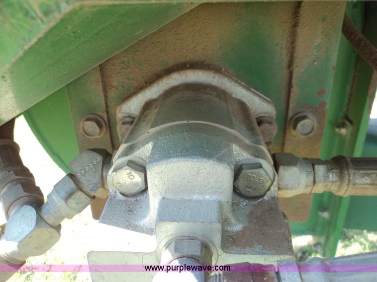 image for item 3467 John Deere 1850 air seeder with John Deere 1900 air cart