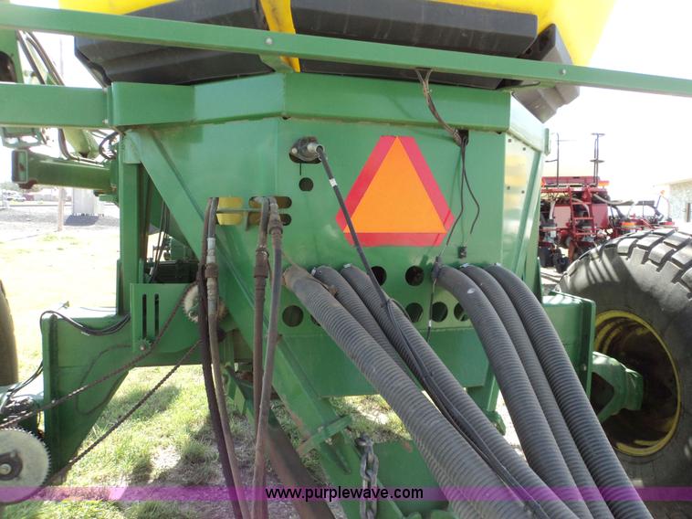 image for item 3467 John Deere 1850 air seeder with John Deere 1900 air cart