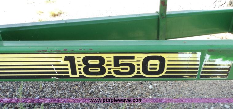 image for item 3467 John Deere 1850 air seeder with John Deere 1900 air cart