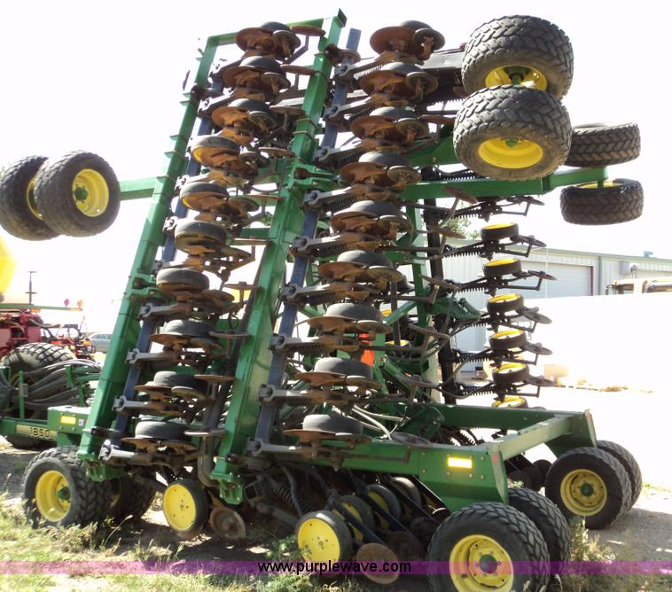 image for item 3467 John Deere 1850 air seeder with John Deere 1900 air cart