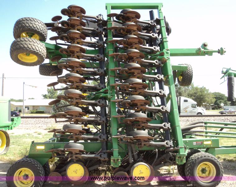image for item 3467 John Deere 1850 air seeder with John Deere 1900 air cart