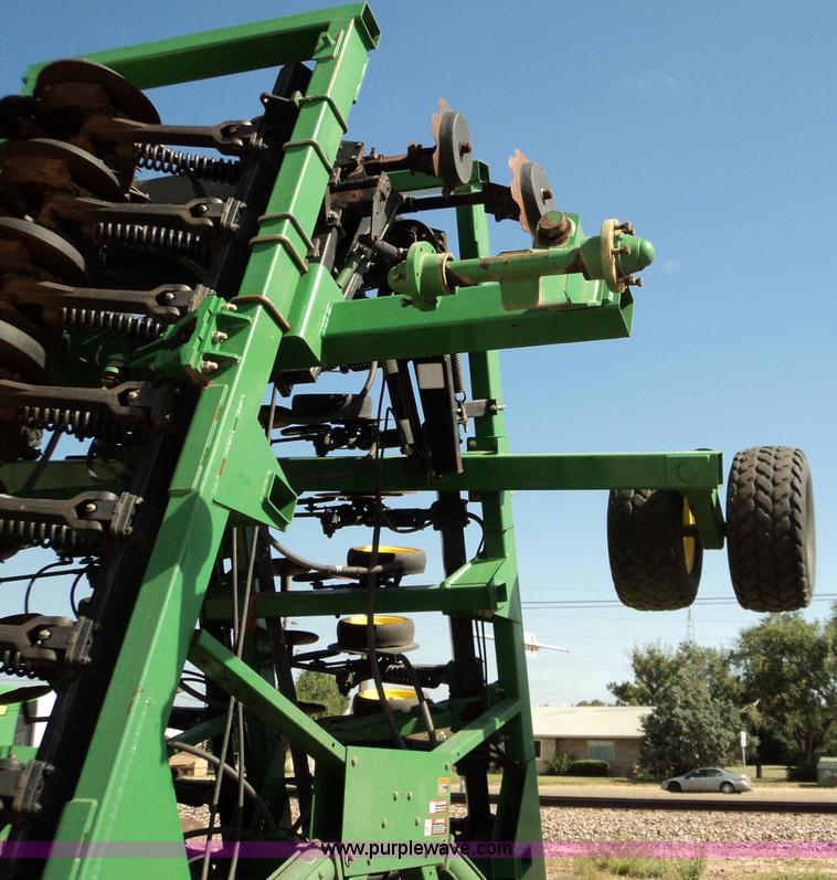 image for item 3467 John Deere 1850 air seeder with John Deere 1900 air cart