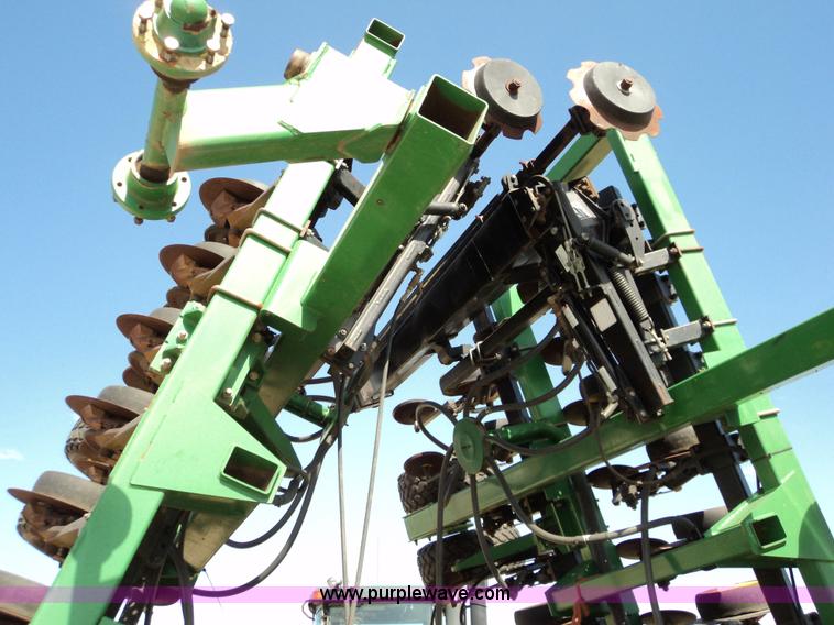 image for item 3467 John Deere 1850 air seeder with John Deere 1900 air cart