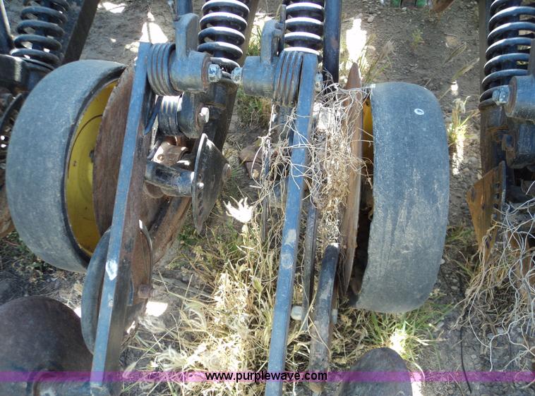 image for item 3467 John Deere 1850 air seeder with John Deere 1900 air cart