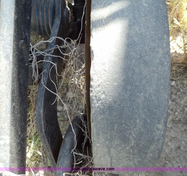 image for item 3467 John Deere 1850 air seeder with John Deere 1900 air cart