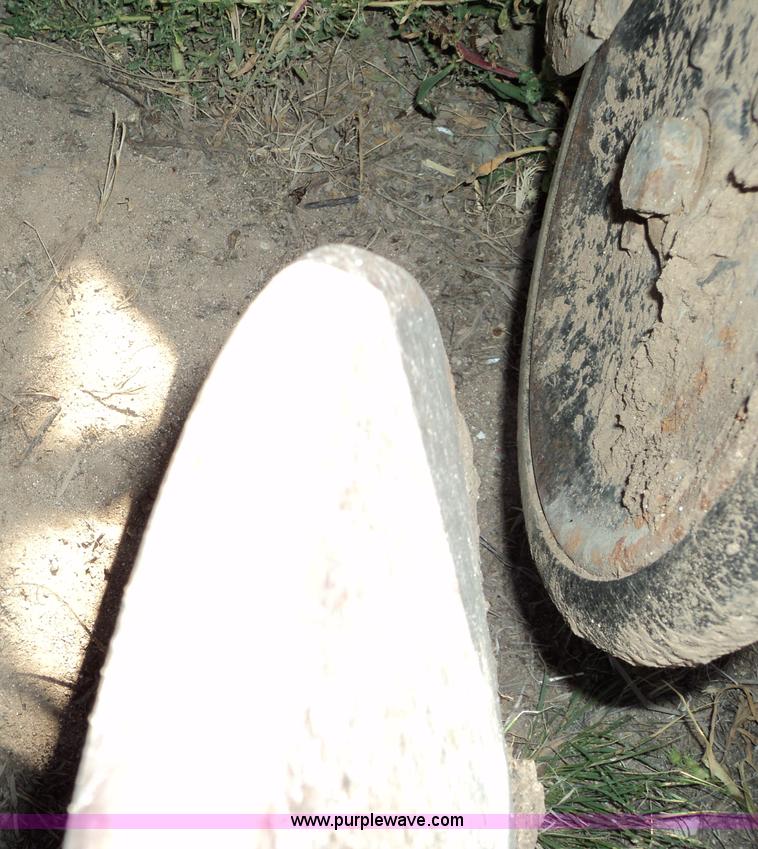 image for item 3467 John Deere 1850 air seeder with John Deere 1900 air cart