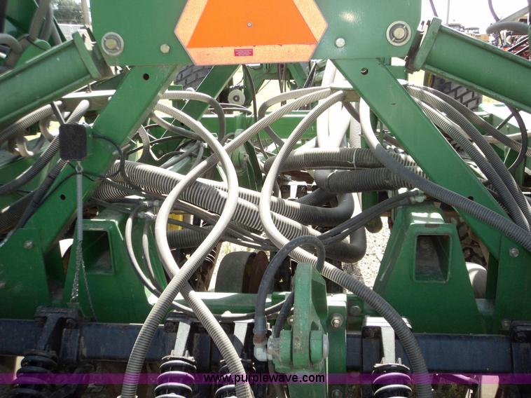 image for item 3467 John Deere 1850 air seeder with John Deere 1900 air cart