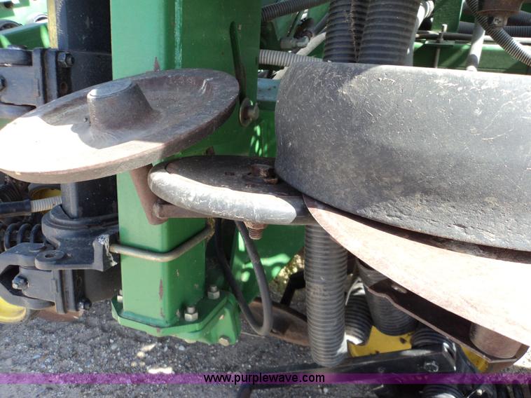 image for item 3467 John Deere 1850 air seeder with John Deere 1900 air cart