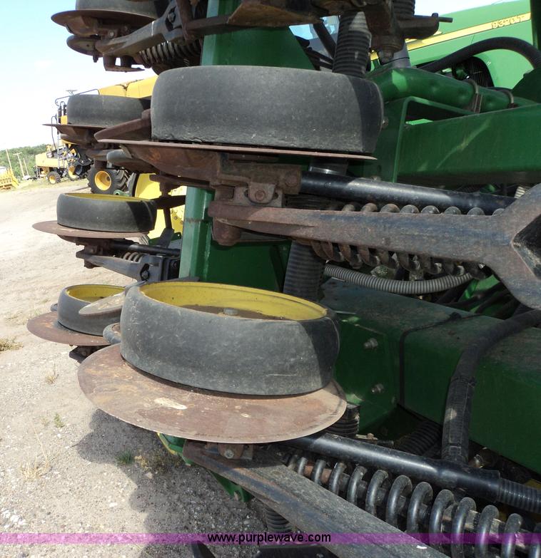 image for item 3467 John Deere 1850 air seeder with John Deere 1900 air cart