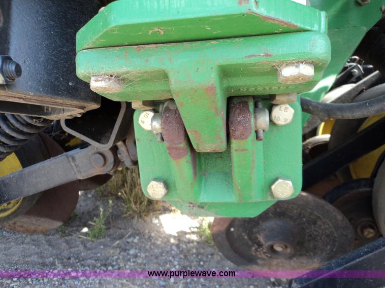 image for item 3467 John Deere 1850 air seeder with John Deere 1900 air cart