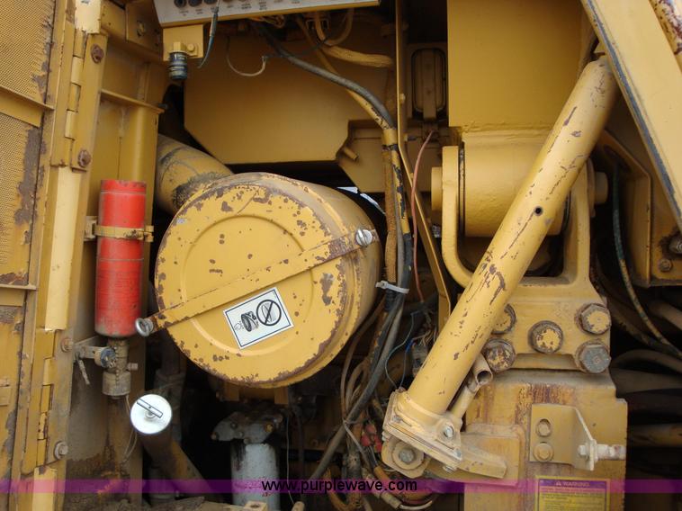 image for item 1607 1987 Caterpillar 963LGP track loader