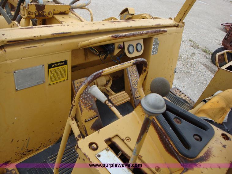 image for item 1607 1987 Caterpillar 963LGP track loader