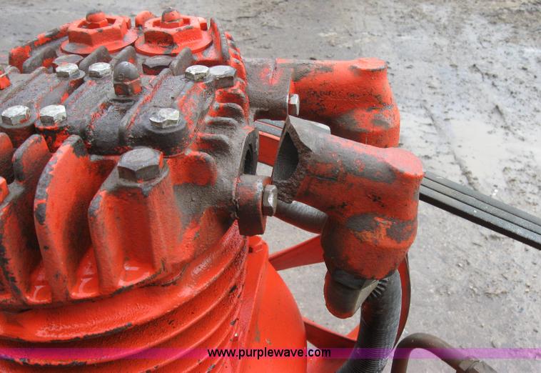 image for item 2557 Devilbiss air compressor