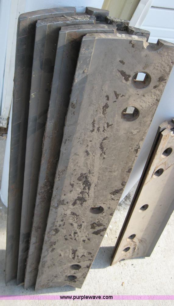 image for item 2647 Carbide tipped grader blade sections