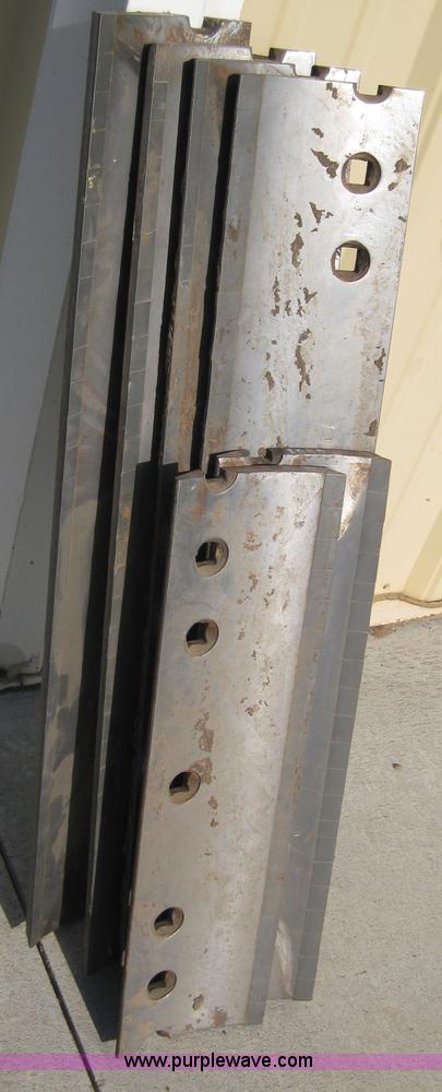 image for item 2647 Carbide tipped grader blade sections
