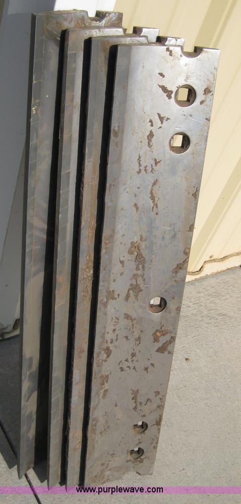 image for item 2647 Carbide tipped grader blade sections