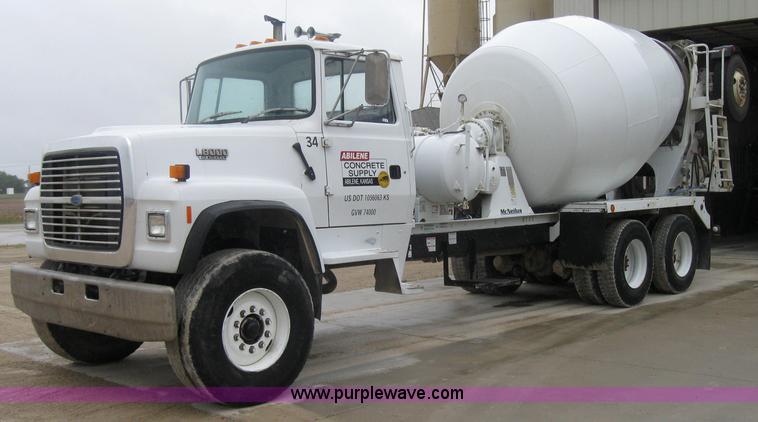image for item 2796 1994 Ford LT8000F mixer truck