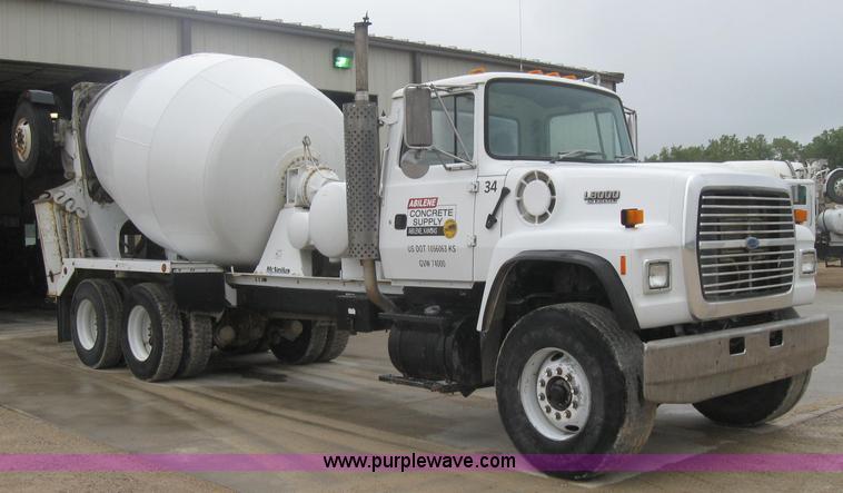 image for item 2796 1994 Ford LT8000F mixer truck