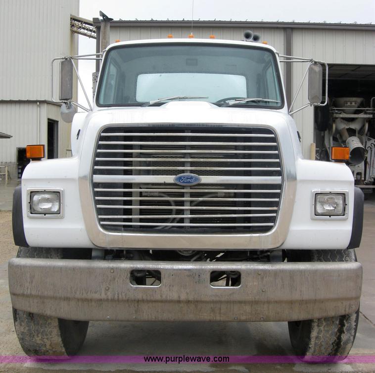 image for item 2796 1994 Ford LT8000F mixer truck