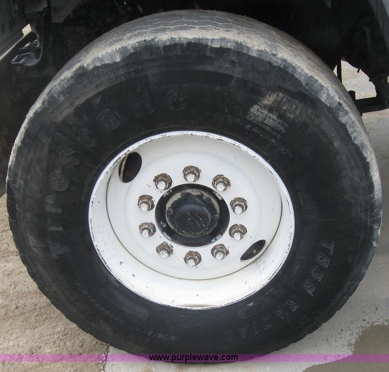 image for item 2796 1994 Ford LT8000F mixer truck