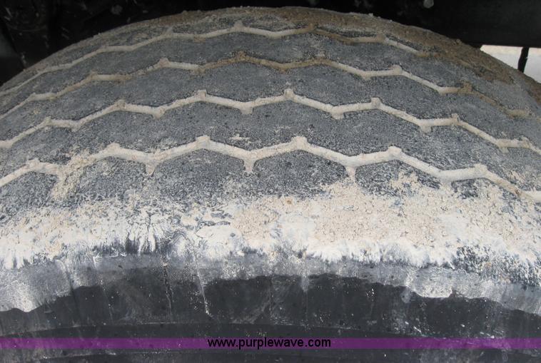 image for item 2796 1994 Ford LT8000F mixer truck