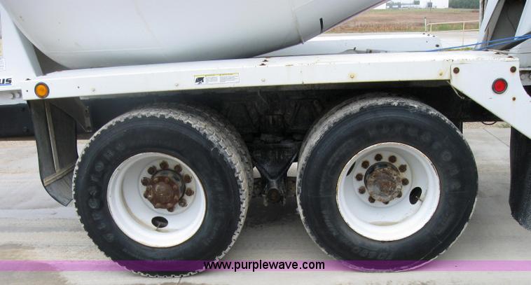 image for item 2796 1994 Ford LT8000F mixer truck