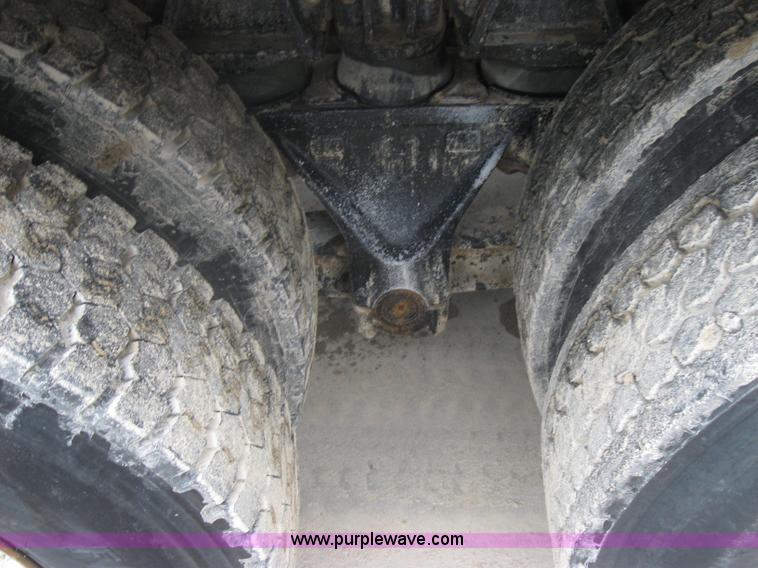 image for item 2796 1994 Ford LT8000F mixer truck