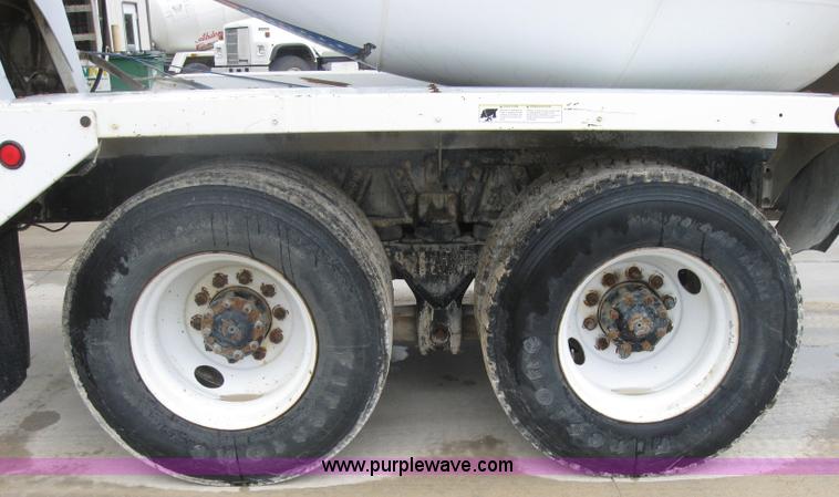 image for item 2796 1994 Ford LT8000F mixer truck