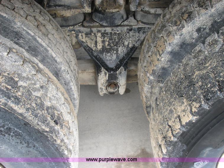 image for item 2796 1994 Ford LT8000F mixer truck