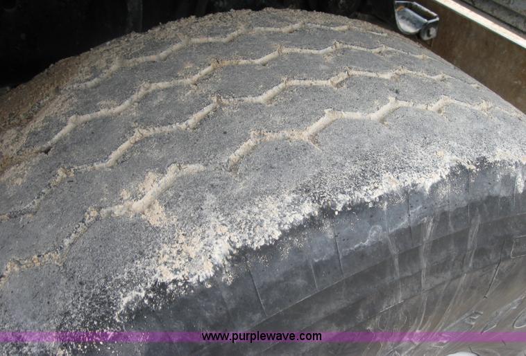 image for item 2796 1994 Ford LT8000F mixer truck