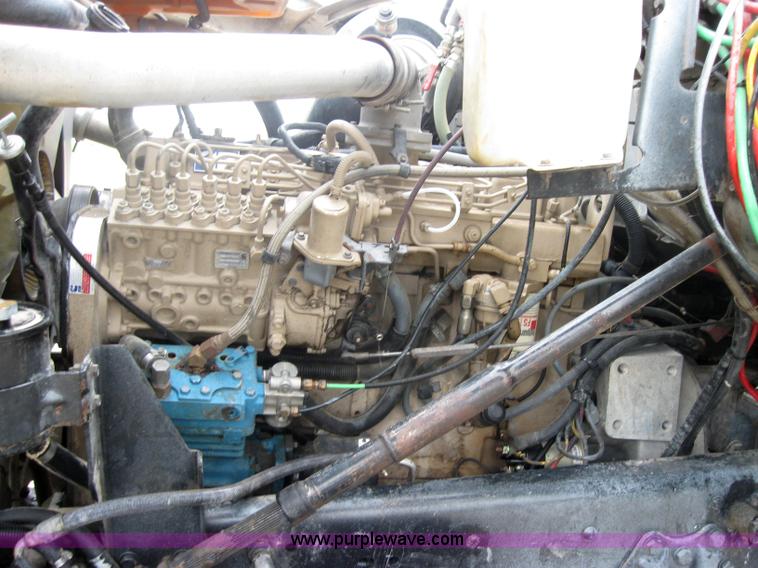 image for item 2796 1994 Ford LT8000F mixer truck