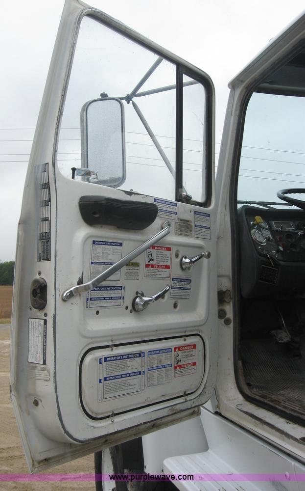 image for item 2796 1994 Ford LT8000F mixer truck